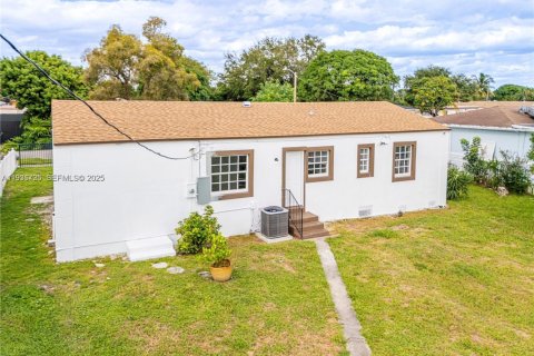 Купить виллу или дом в Майами, Флорида 3 спальни, 99.87м2, № 1994633 - фото 24