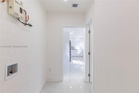 Купить виллу или дом в Майами, Флорида 3 спальни, 99.87м2, № 1994633 - фото 11