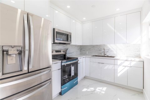 Купить виллу или дом в Майами, Флорида 3 спальни, 99.87м2, № 1994633 - фото 9