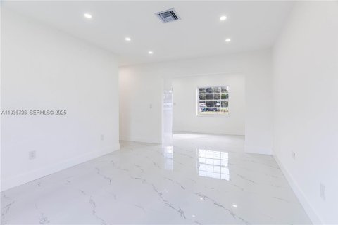 Купить виллу или дом в Майами, Флорида 3 спальни, 99.87м2, № 1994633 - фото 5