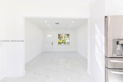 Купить виллу или дом в Майами, Флорида 3 спальни, 99.87м2, № 1994633 - фото 7