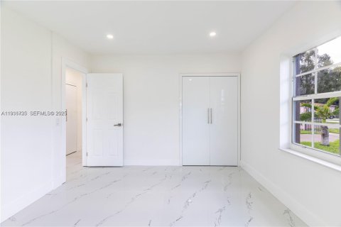 Купить виллу или дом в Майами, Флорида 3 спальни, 99.87м2, № 1994633 - фото 17