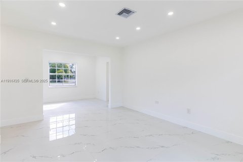 Купить виллу или дом в Майами, Флорида 3 спальни, 99.87м2, № 1994633 - фото 6