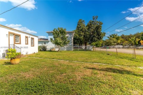 Купить виллу или дом в Майами, Флорида 3 спальни, 99.87м2, № 1994633 - фото 26