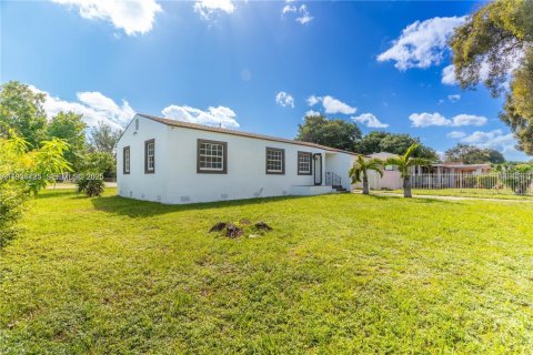 Купить виллу или дом в Майами, Флорида 3 спальни, 99.87м2, № 1994633 - фото 25