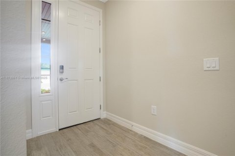 House in Port Charlotte, Florida 3 bedrooms № 2014184 - photo 6