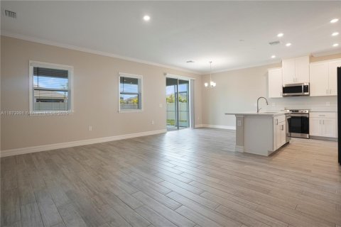 House in Port Charlotte, Florida 3 bedrooms № 2014184 - photo 11