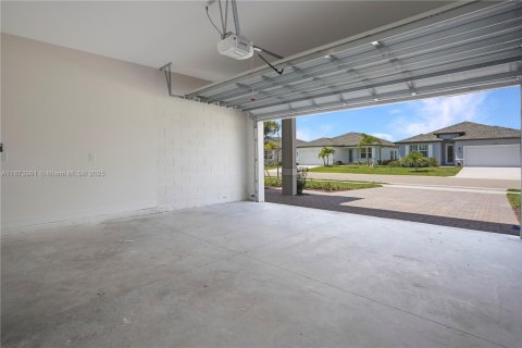 House in Port Charlotte, Florida 3 bedrooms № 2014184 - photo 24