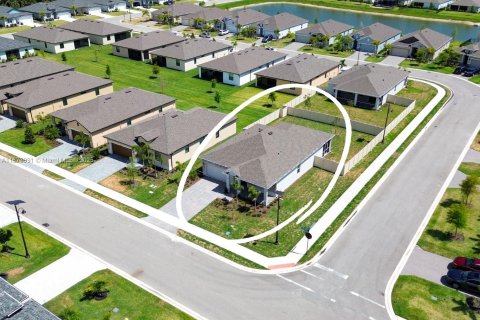 House in Port Charlotte, Florida 3 bedrooms № 2014184 - photo 3