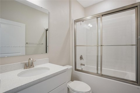 House in Port Charlotte, Florida 3 bedrooms № 2014184 - photo 16