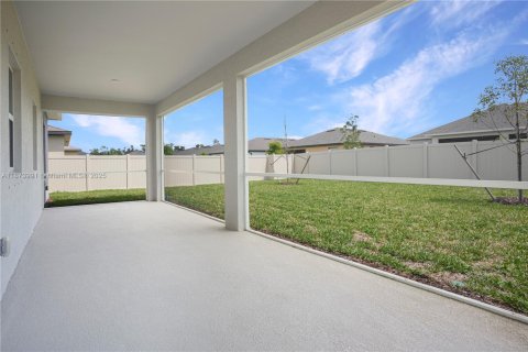 House in Port Charlotte, Florida 3 bedrooms № 2014184 - photo 25