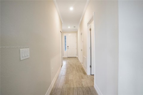 House in Port Charlotte, Florida 3 bedrooms № 2014184 - photo 7