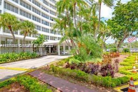 Copropriété à louer à Miami Beach, Floride: 2 chambres, 109.72 m2 № 1867947 - photo 2