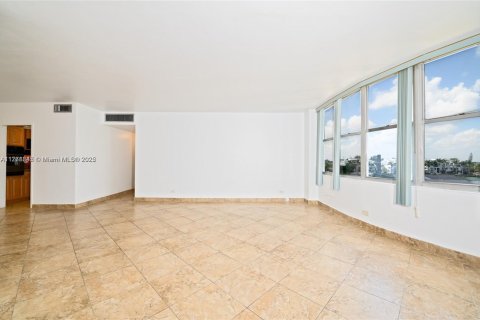 Copropriété à louer à Miami Beach, Floride: 2 chambres, 109.72 m2 № 1867947 - photo 13