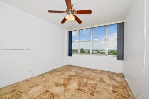 Copropriété à louer à Miami Beach, Floride: 2 chambres, 109.72 m2 № 1867947 - photo 15