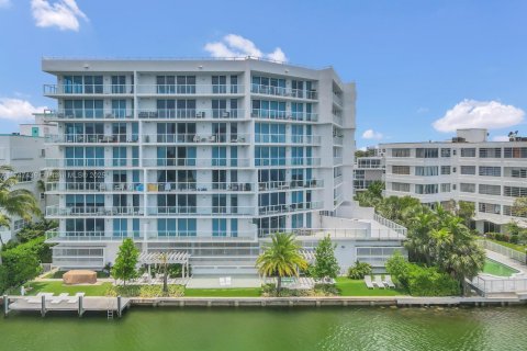 Condo in Bay Harbor Islands, Florida, 2 bedrooms  № 1704089 - photo 23