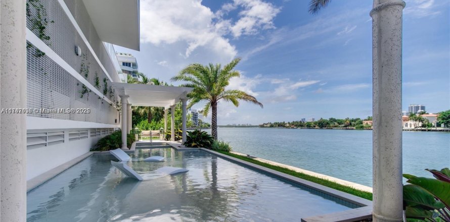Condo in Bay Harbor Islands, Florida, 2 bedrooms  № 1704089