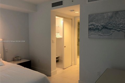 Condo in Bay Harbor Islands, Florida, 2 bedrooms  № 1704089 - photo 15