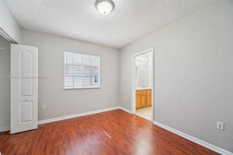 Casa en venta en Homestead, Florida, 5 dormitorios, 289.86 m2 № 1641164 - foto 13