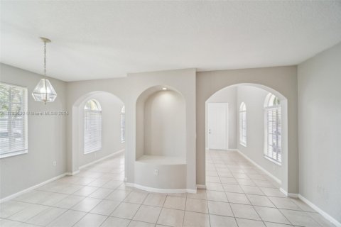 Casa en venta en Homestead, Florida, 5 dormitorios, 289.86 m2 № 1641164 - foto 2
