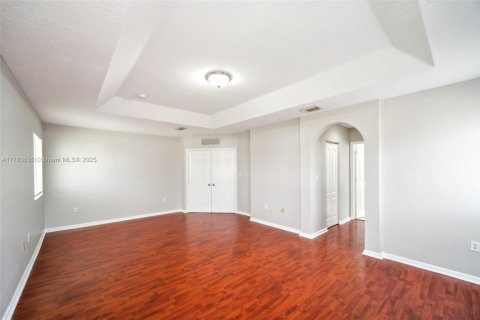 Casa en venta en Homestead, Florida, 5 dormitorios, 289.86 m2 № 1641164 - foto 17