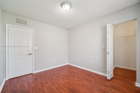 Casa en venta en Homestead, Florida, 5 dormitorios, 289.86 m2 № 1641164 - foto 18
