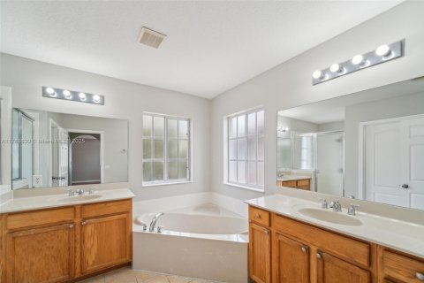 Casa en venta en Homestead, Florida, 5 dormitorios, 289.86 m2 № 1641164 - foto 22