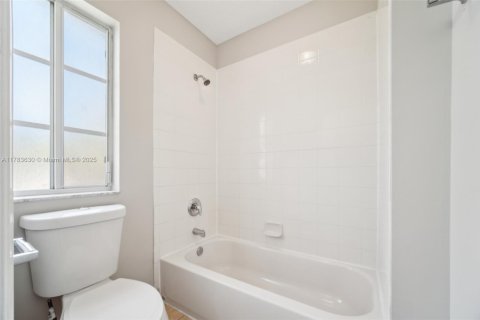 Casa en venta en Homestead, Florida, 5 dormitorios, 289.86 m2 № 1641164 - foto 27