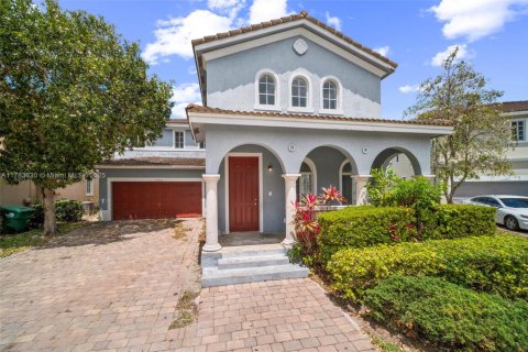 Casa en venta en Homestead, Florida, 5 dormitorios, 289.86 m2 № 1641164 - foto 1