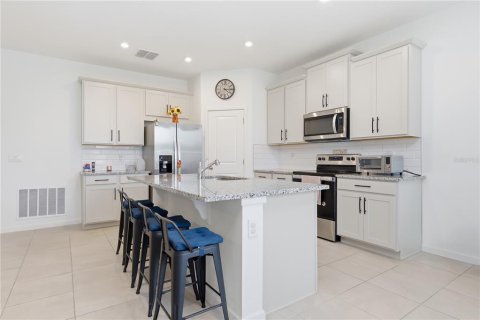 House in DeLand, Florida 4 bedrooms, 175.96 sq.m. № 2224324 - photo 8