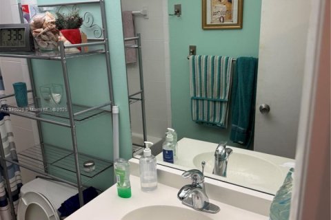 Condominio en venta en Lauderdale Lakes, Florida, 2 dormitorios, 89.19 m2 № 1828869 - foto 14