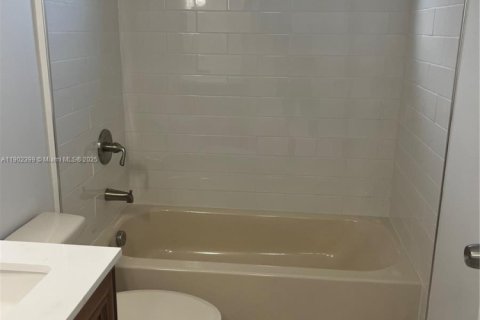 Apartment in Miami, Florida 2 bedrooms, 1707.17 sq.m. № 1953782 - photo 15