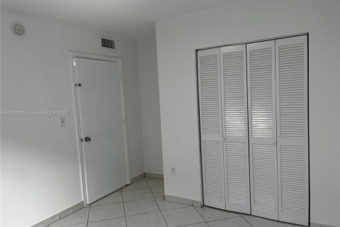 Apartment in Miami, Florida 2 bedrooms, 1707.17 sq.m. № 1953782 - photo 12
