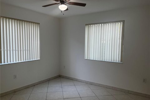 Apartment in Miami, Florida 2 bedrooms, 1707.17 sq.m. № 1953782 - photo 7