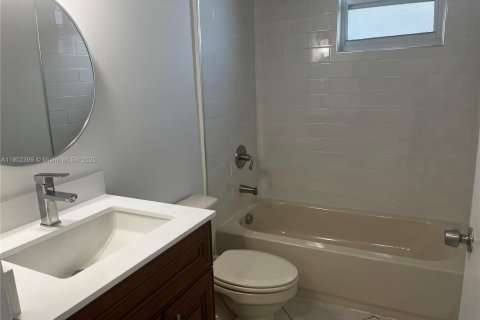 Apartment in Miami, Florida 2 bedrooms, 1707.17 sq.m. № 1953782 - photo 13