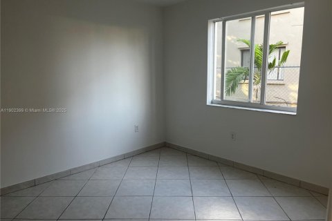 Apartamento en alquiler en Miami, Florida, 2 dormitorios, 1707.17 m2 № 1953782 - foto 9