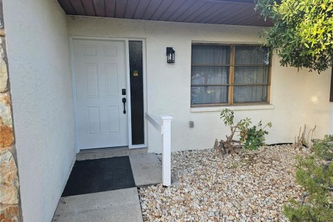 House in Largo, Florida 3 bedrooms, 148.74 sq.m. № 2227483 - photo 2