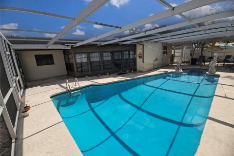 House in Largo, Florida 3 bedrooms, 148.74 sq.m. № 2227483 - photo 27