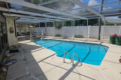 House in Largo, Florida 3 bedrooms, 148.74 sq.m. № 2227483 - photo 26