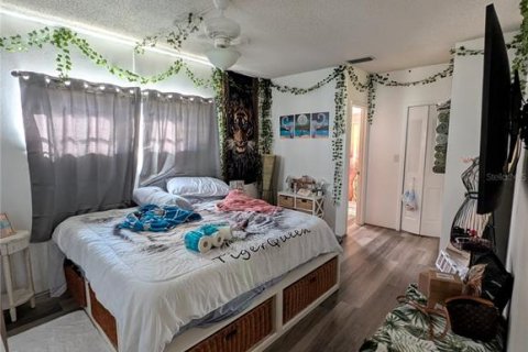 House in Largo, Florida 3 bedrooms, 148.74 sq.m. № 2227483 - photo 9