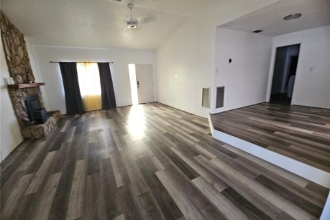 House in Largo, Florida 3 bedrooms, 148.74 sq.m. № 2227483 - photo 4