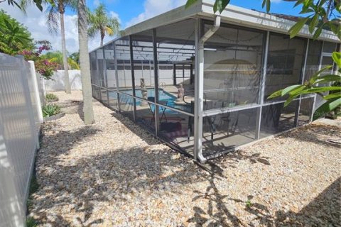 House in Largo, Florida 3 bedrooms, 148.74 sq.m. № 2227483 - photo 23
