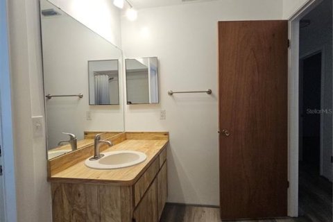 House in Largo, Florida 3 bedrooms, 148.74 sq.m. № 2227483 - photo 19