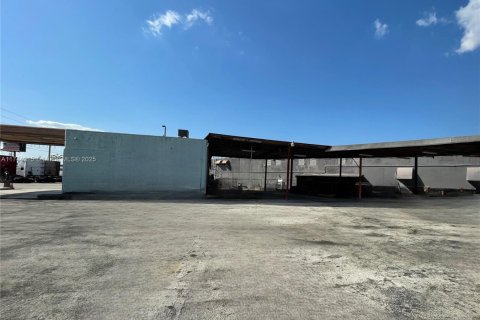 Commercial property in Hialeah, Florida № 1715968 - photo 16