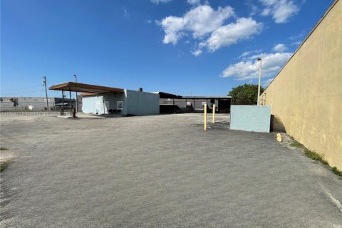 Commercial property in Hialeah, Florida № 1715968 - photo 14
