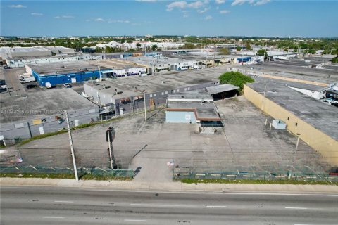 Commercial property in Hialeah, Florida № 1715968 - photo 6