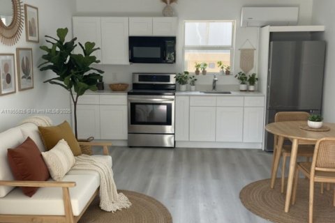 Casa en alquiler en Miami, Florida, 4 dormitorios, 125.23 m2 № 1878346 - foto 12