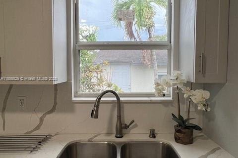 Casa en alquiler en Miami, Florida, 4 dormitorios, 125.23 m2 № 1878346 - foto 8