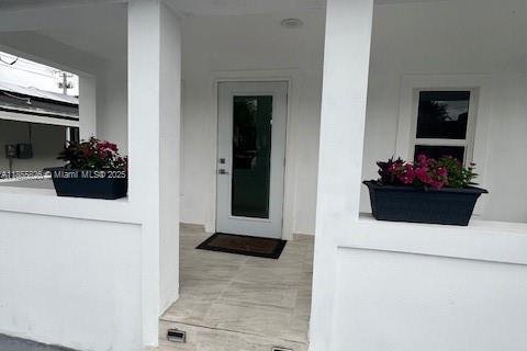 Casa en alquiler en Miami, Florida, 4 dormitorios, 125.23 m2 № 1878346 - foto 3