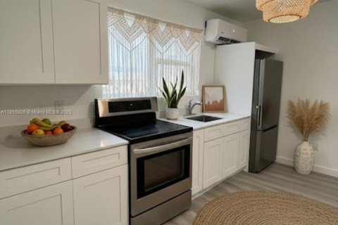 Casa en alquiler en Miami, Florida, 4 dormitorios, 125.23 m2 № 1878346 - foto 13